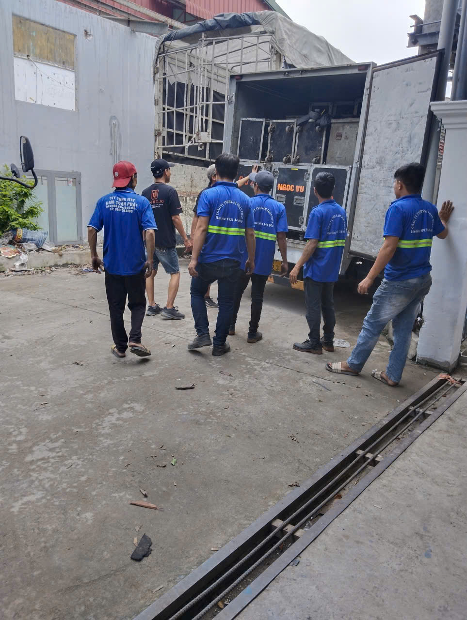 Hình ảnh triển khai bốc xếp Nam Toàn Phát