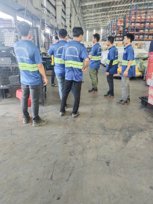 Nhân lực hỗ trợ nhà máy và kho bãi
